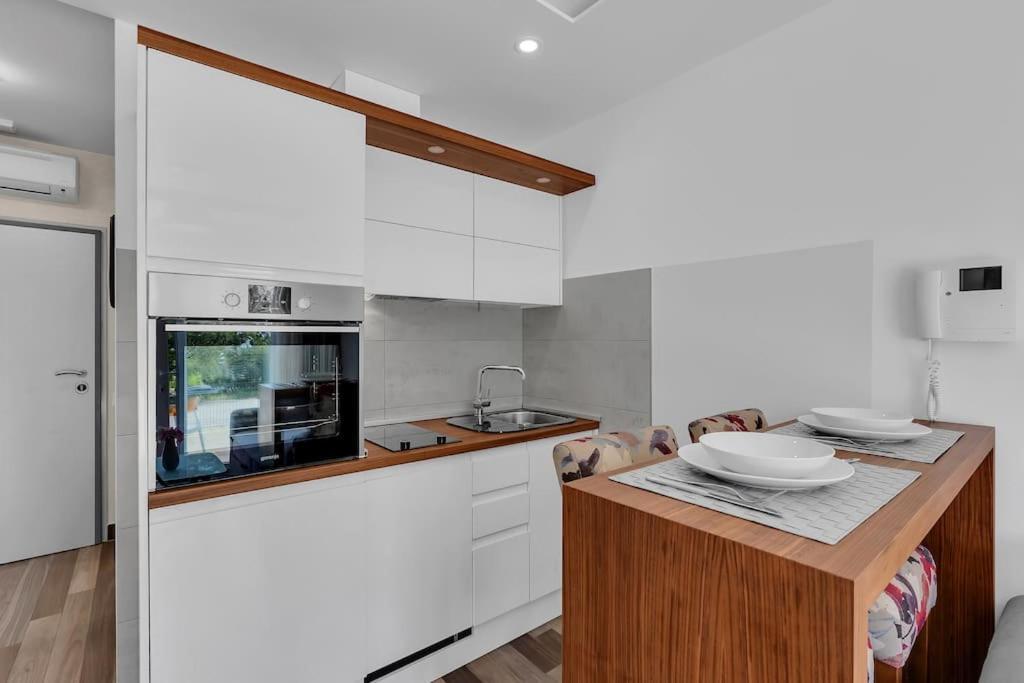 Brotis - Studioapartment - Makarska Exklusiv Promajna Exteriér fotografie